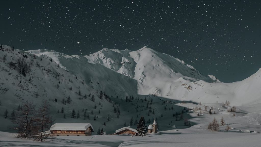 如何运用月色光线来拍摄晚上的景色照片