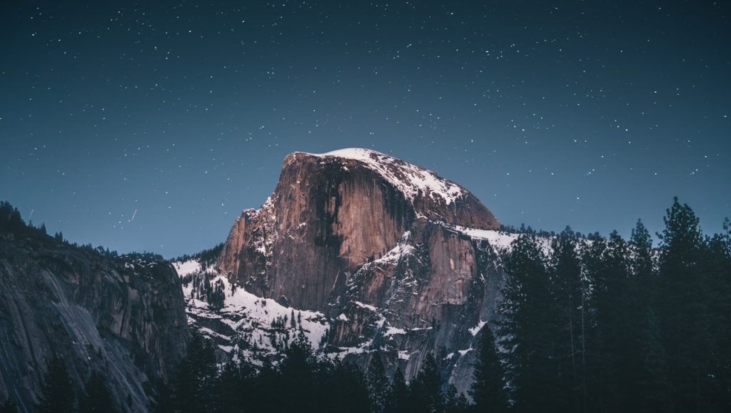 如何运用月色光线来拍摄晚上的景色照片