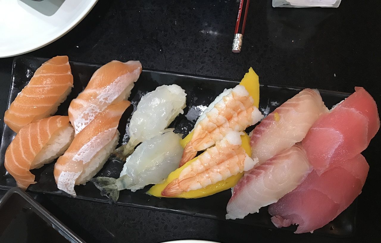 乌啦啦探店自带万能空调遥控器