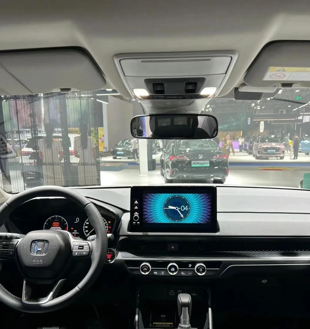 试驾12万丐版本田CR-V，该省的不该省的都省了。网友:实用就好。