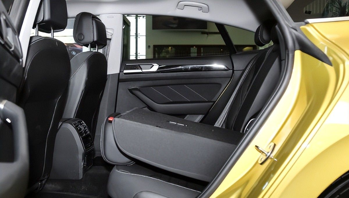 20多万哪辆车帅？大众CC帅出天际，实车超详细介绍