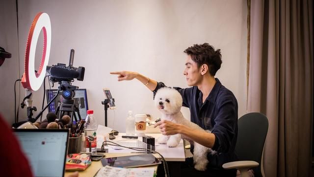 现代专业的主播直播套装,都需要哪些设备?因人而异?