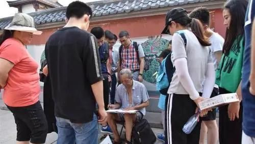 在抖音直播写字，就能月入过万？深究背后门道也没这么简单 - 宋马