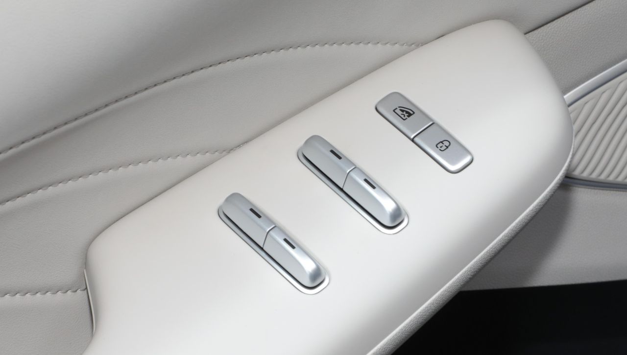 新车 | 增逸彩蓝车色/电动尾翼，新款长安逸动亮相，现款8.39万元起