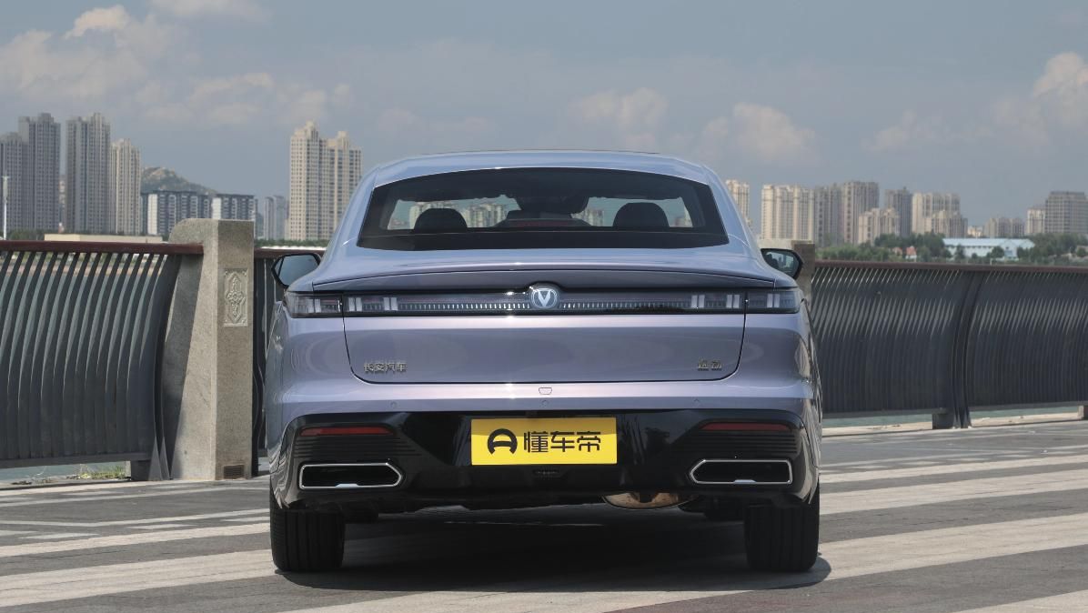 新车 | 增逸彩蓝车色/电动尾翼，新款长安逸动亮相，现款8.39万元起