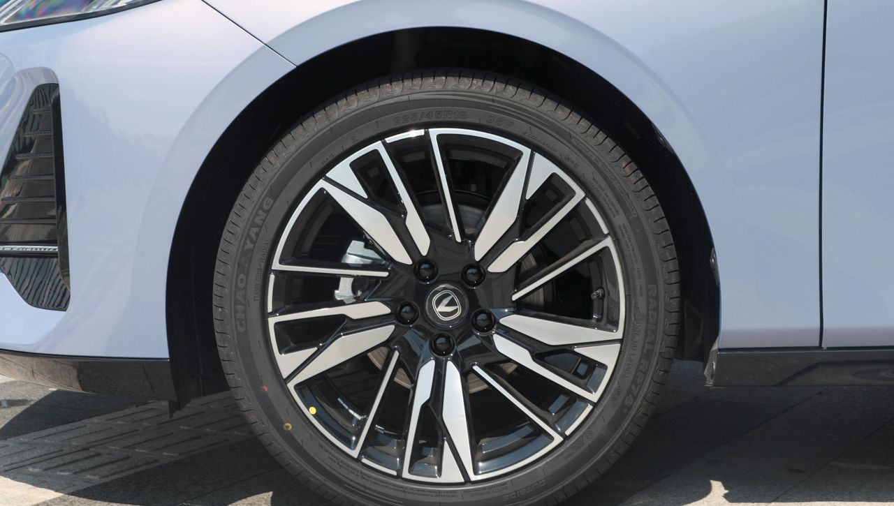 新车 | 增逸彩蓝车色/电动尾翼，新款长安逸动亮相，现款8.39万元起