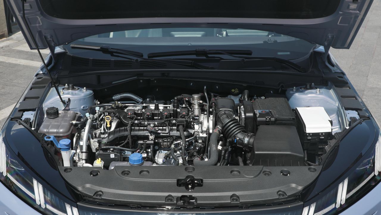 新车 | 增逸彩蓝车色/电动尾翼，新款长安逸动亮相，现款8.39万元起