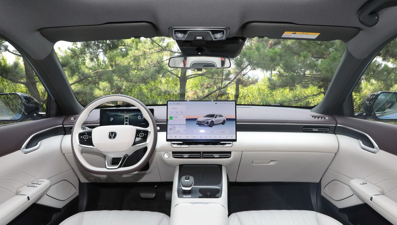 新车 | 增逸彩蓝车色/电动尾翼，新款长安逸动亮相，现款8.39万元起