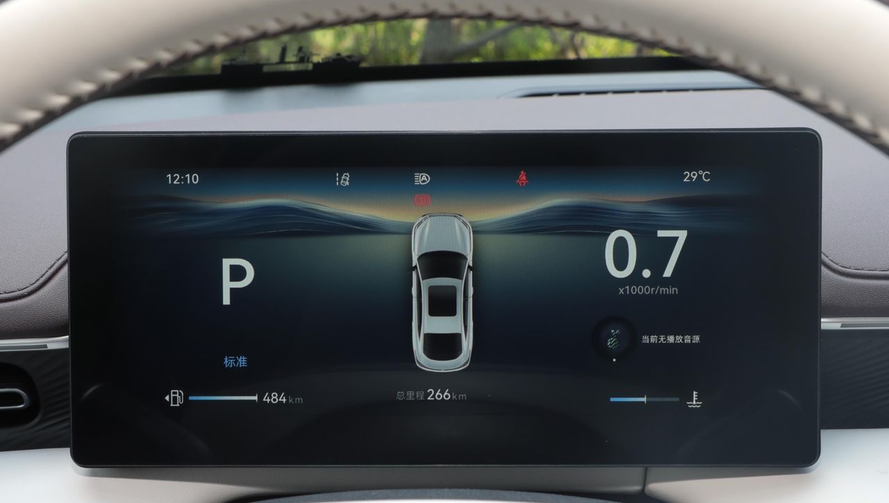 新车 | 增逸彩蓝车色/电动尾翼，新款长安逸动亮相，现款8.39万元起