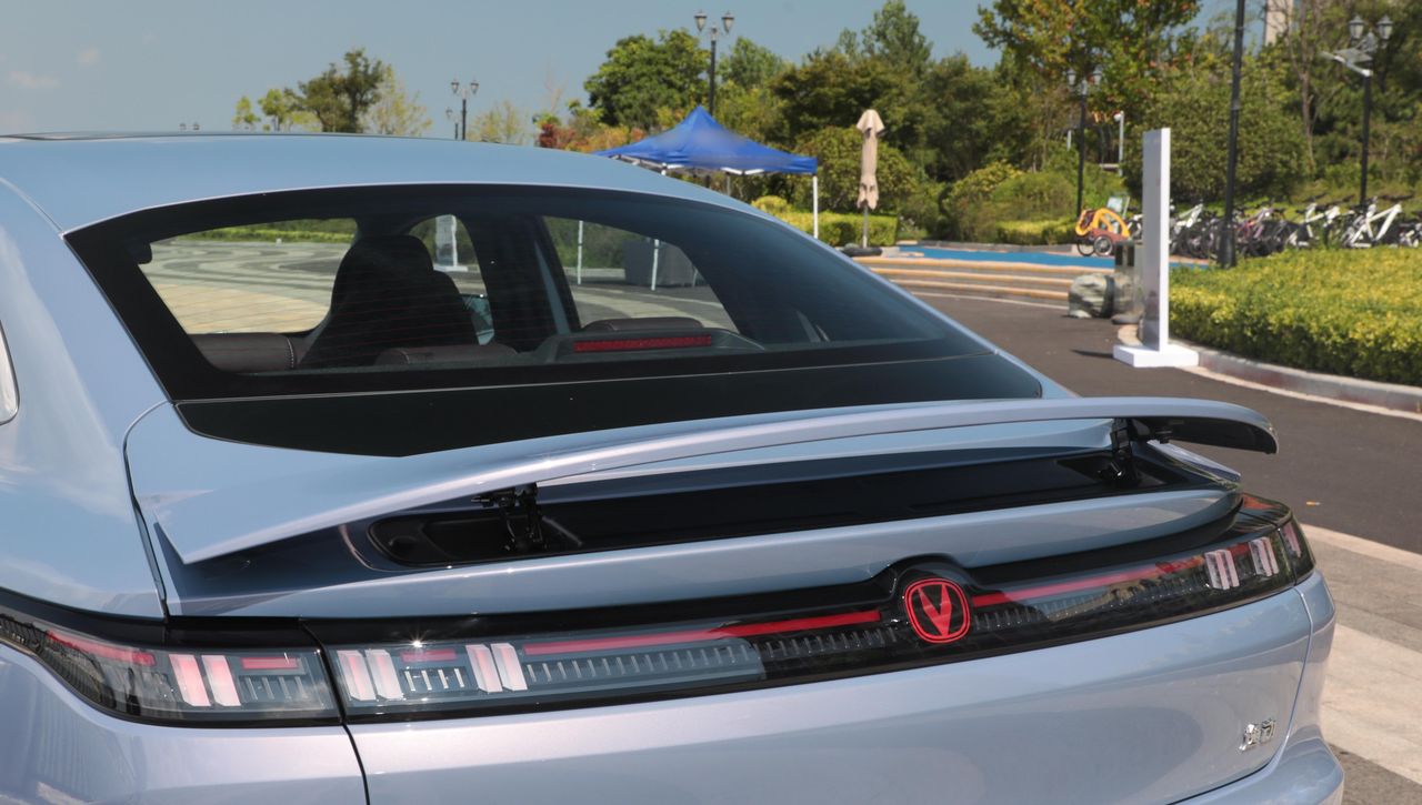 新车 | 增逸彩蓝车色/电动尾翼，新款长安逸动亮相，现款8.39万元起