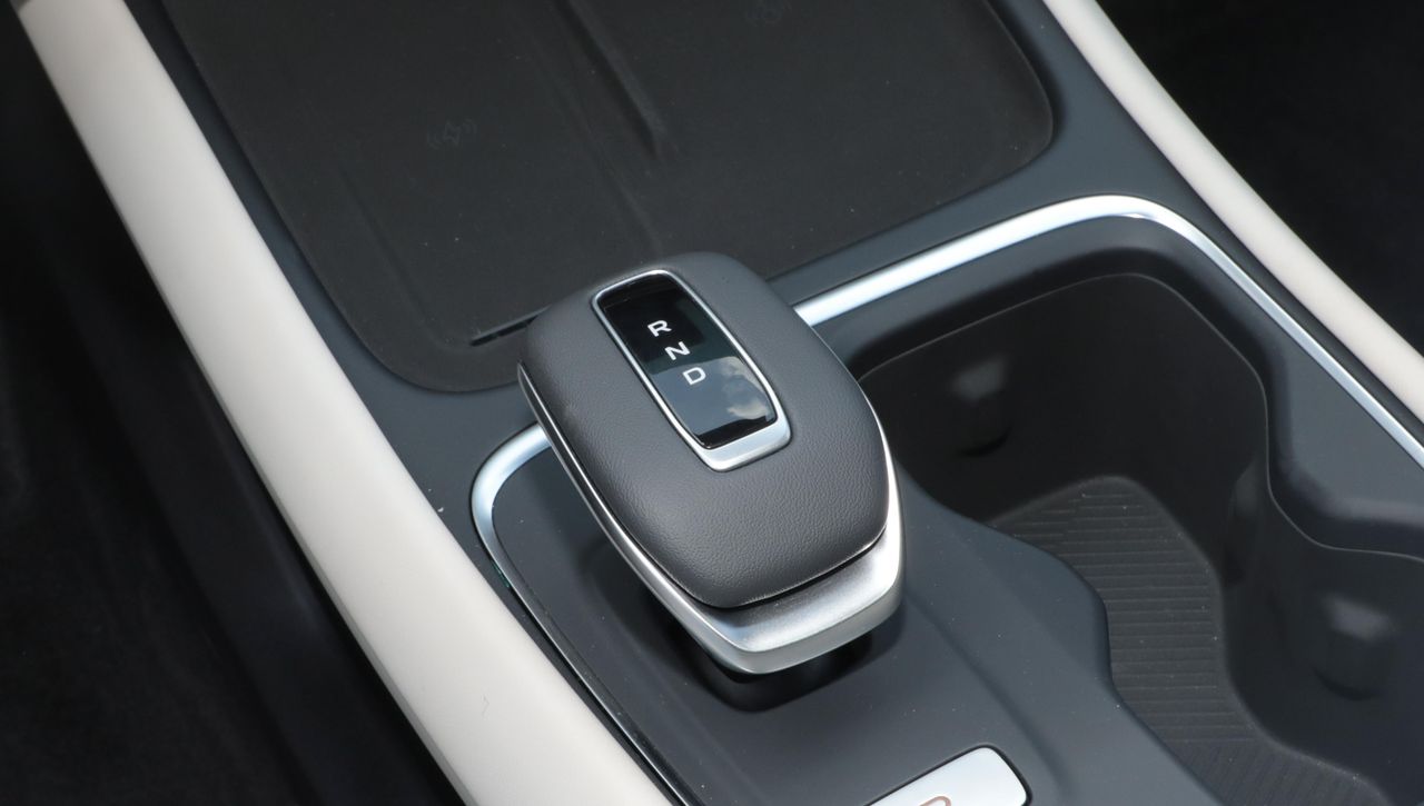 新车 | 增逸彩蓝车色/电动尾翼，新款长安逸动亮相，现款8.39万元起