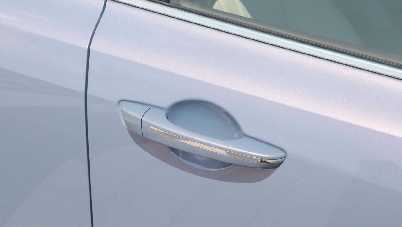 新车 | 增逸彩蓝车色/电动尾翼，新款长安逸动亮相，现款8.39万元起