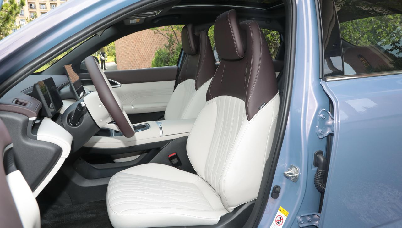 新车 | 增逸彩蓝车色/电动尾翼，新款长安逸动亮相，现款8.39万元起