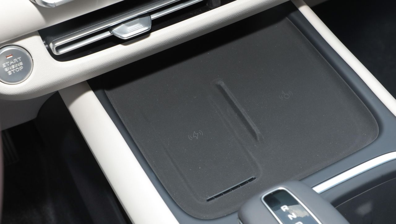 新车 | 增逸彩蓝车色/电动尾翼，新款长安逸动亮相，现款8.39万元起