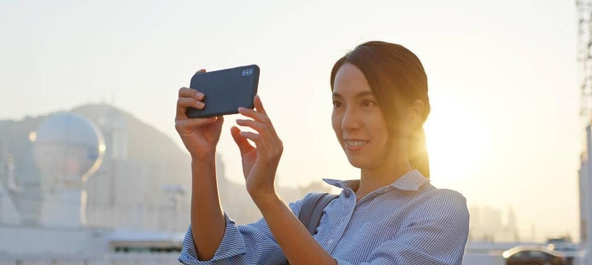 阳光下手机屏太黑，原来是这个开关没有开启，很多人都不知道 - 宋马