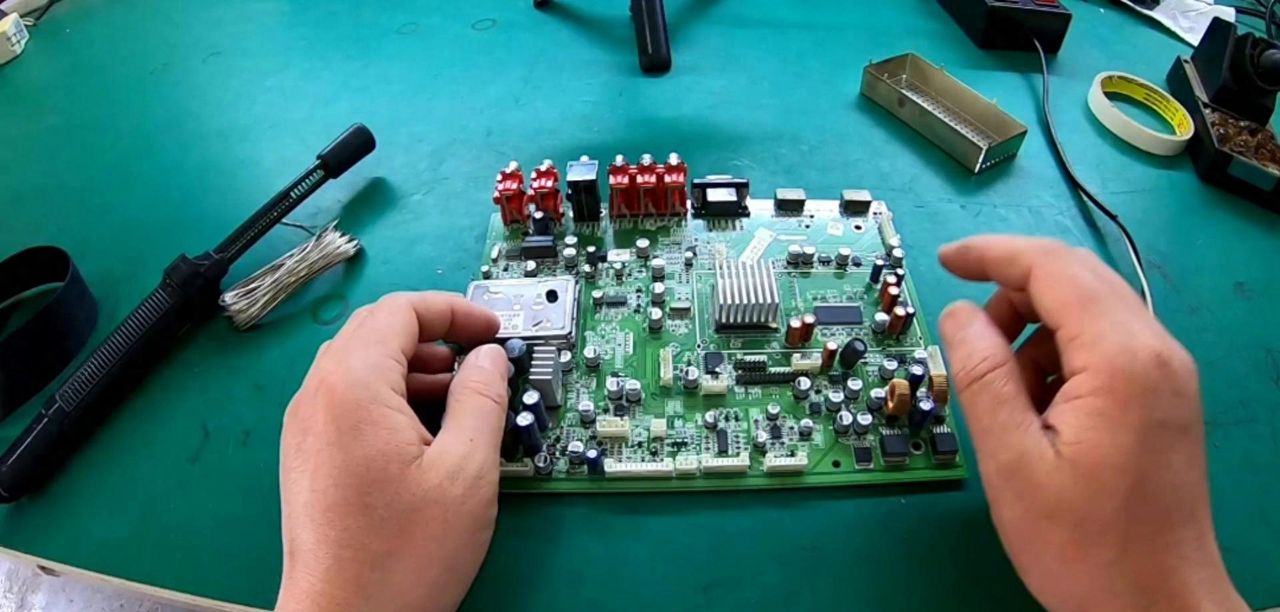 屏幕出现竖条纹怎么办？ - 宋马