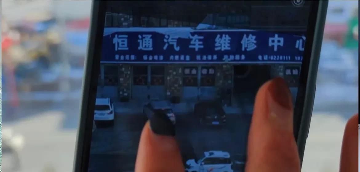 手机里竟然还隐藏了望远镜，连按电源键三次打开，想看哪里都可以