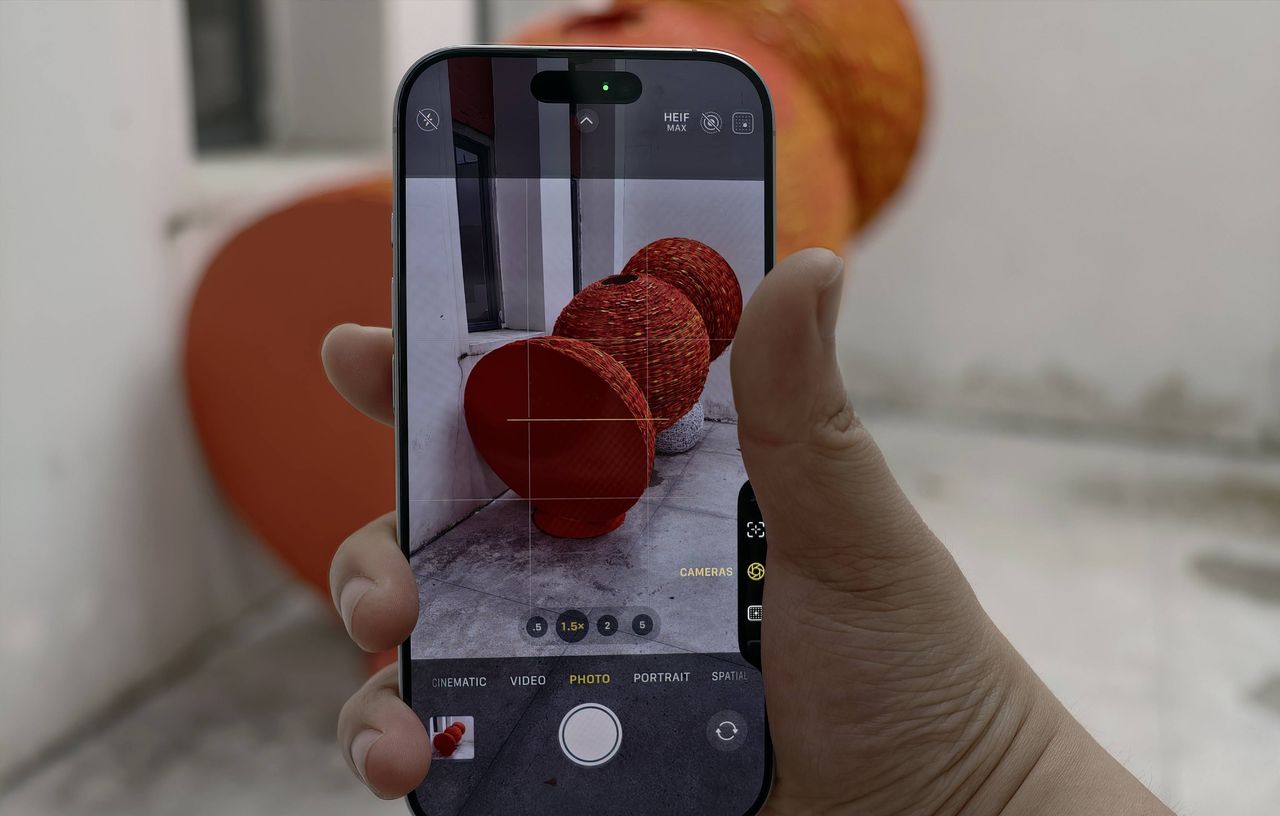iPhone 上的拍照键：既不快捷，也不方便