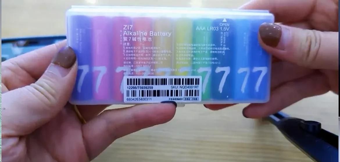 手机里竟然还隐藏了望远镜，连按电源键三次打开，想看哪里都可以