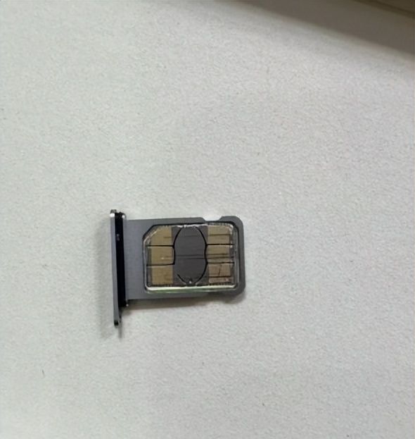 iPhone 14 Pro连续翻车，首发用户被坑惨了