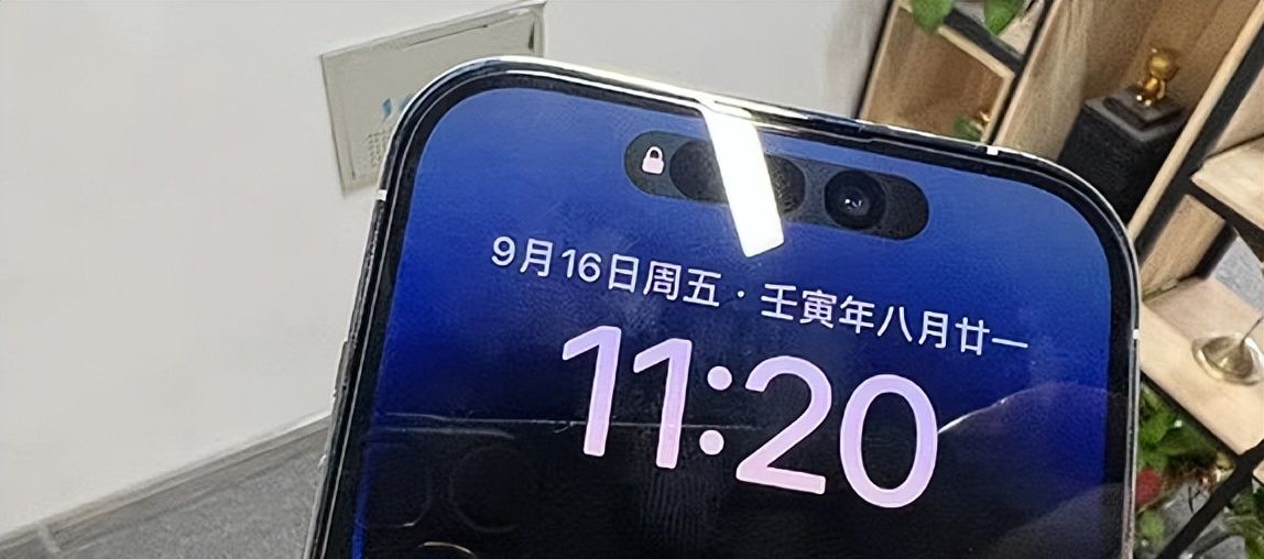 iPhone 14 Pro连续翻车，首发用户被坑惨了