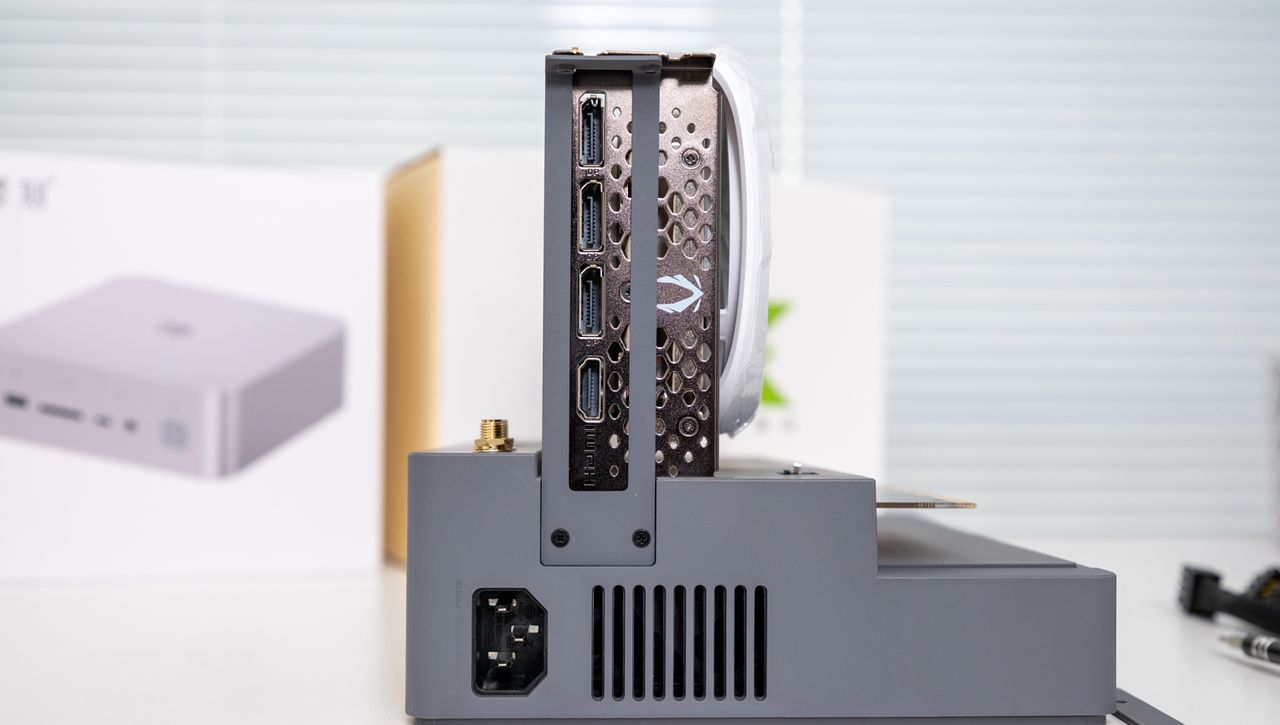 性能全面，游戏畅享！零刻GTI12Ultra迷你主机+EX显卡扩展坞