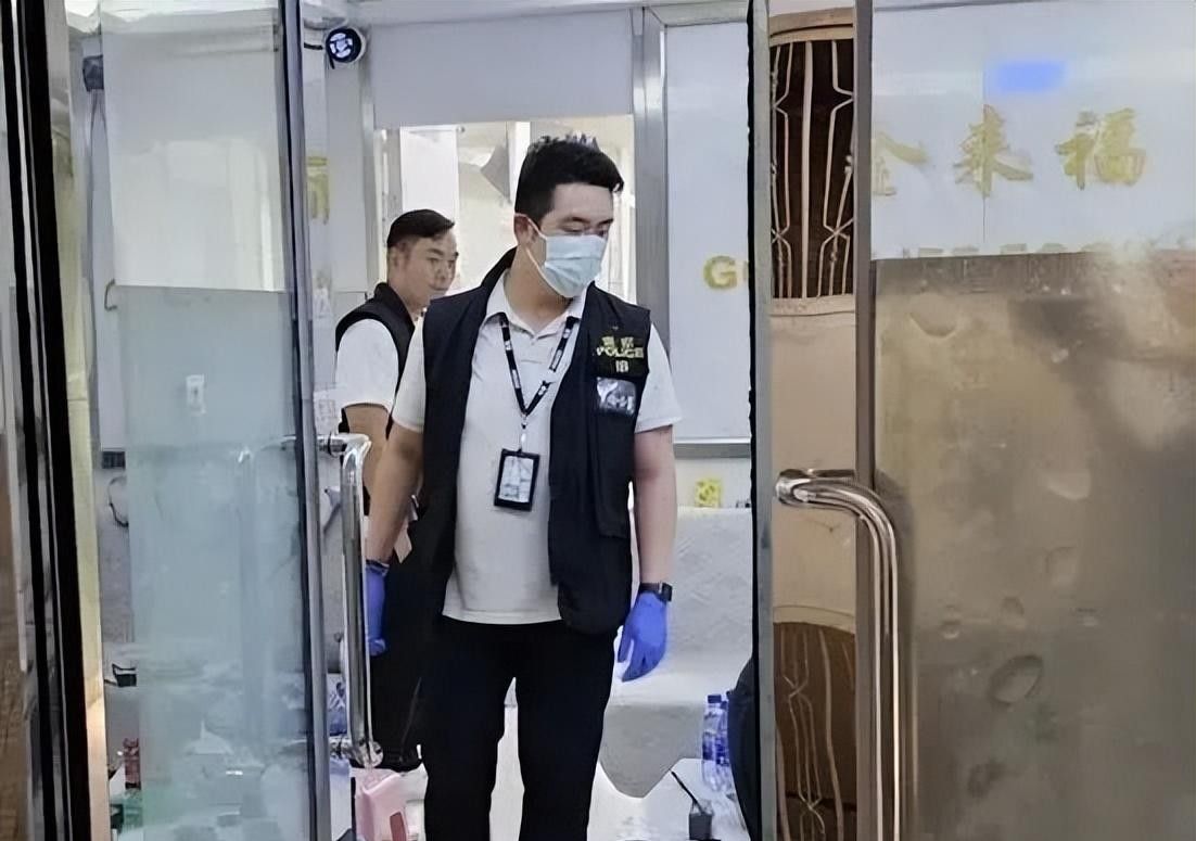 香港5800万黄金劫案，10名悍匪暴力破门，结果发现门没锁