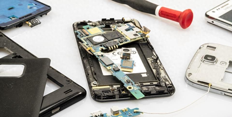 女子修手机后裸照被盗！华为支招：密码守口如瓶，开维修模式 - 宋马