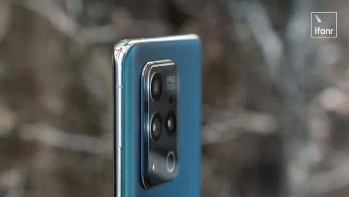 三零手机魅族 18 系列如何选？选小屏旗舰还是大屏航母？