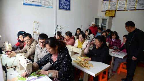 创建100个就业示范村，把“人力资源市场”办在家门口