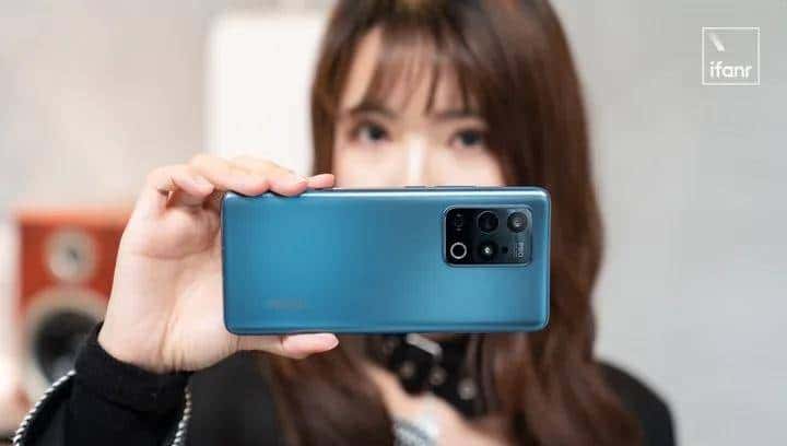 三零手机魅族 18 系列如何选？选小屏旗舰还是大屏航母？