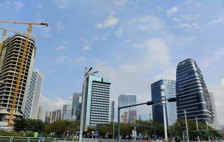 三零手机魅族 18 系列如何选？选小屏旗舰还是大屏航母？