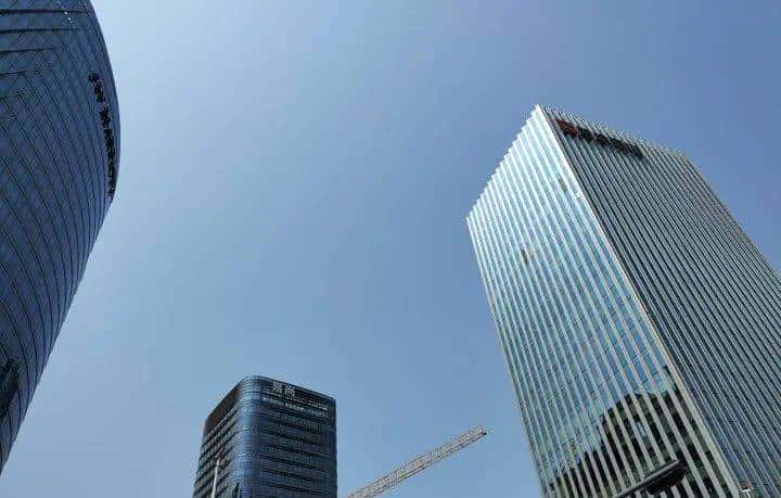 三零手机魅族 18 系列如何选？选小屏旗舰还是大屏航母？