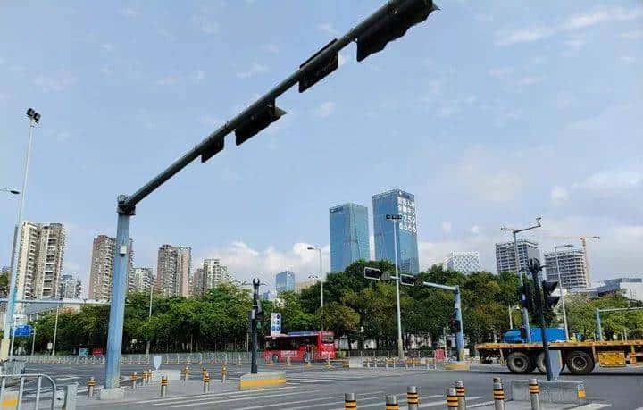 三零手机魅族 18 系列如何选？选小屏旗舰还是大屏航母？