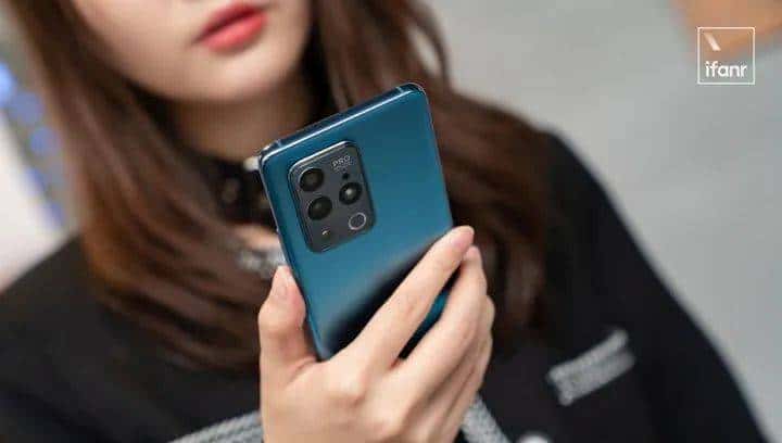 三零手机魅族 18 系列如何选？选小屏旗舰还是大屏航母？