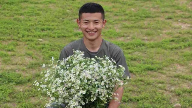 定格军人瞬间，醉人笑容绽放铁汉柔情 - 宋马