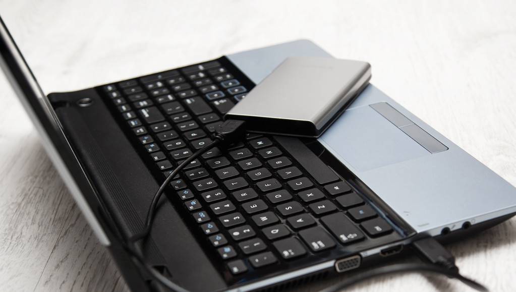 机械式硬盘用久了启动慢，换固态硬般有效可以提升运行速度. - 宋马