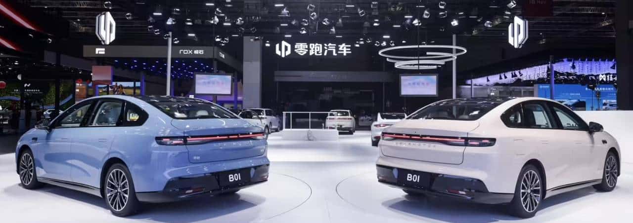 小米 YU7 租车 2 千/天，打平兰博基尼；日本推出「猫咪压力项圈」；OpenAI 斥 Meta 挖角「入室盗窃」｜极客早知道