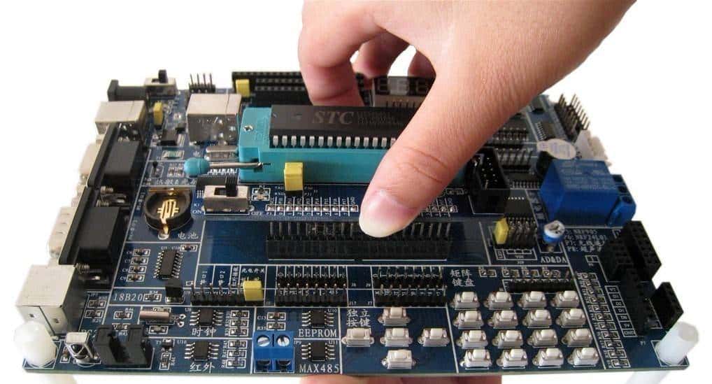 单片机常用的几种通信协议「IIC、SPI、DMA、CAN、Modbus」 - 宋马