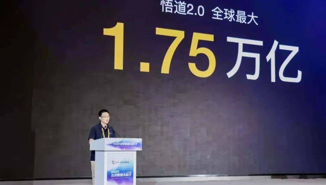 文心5.0：2.4万亿参数、原生全模态架构