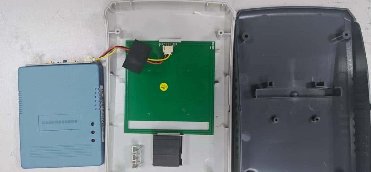 这个天线电路板是强力胶粘贴？太难拆了！拆解“身份证阅读器”