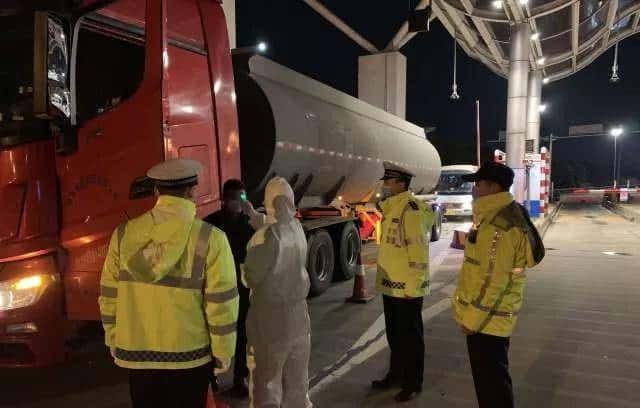 最新!杭州累计32例,重症8例!24小时查控入杭车辆,不配合将依法处置!2月9日前不错峰限行,西湖景区单双号限行!