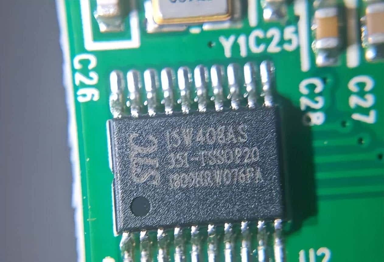 这个天线电路板是强力胶粘贴？太难拆了！拆解“身份证阅读器”