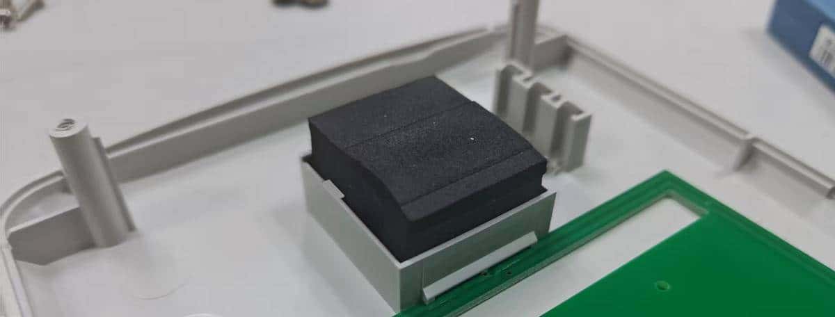 这个天线电路板是强力胶粘贴？太难拆了！拆解“身份证阅读器”