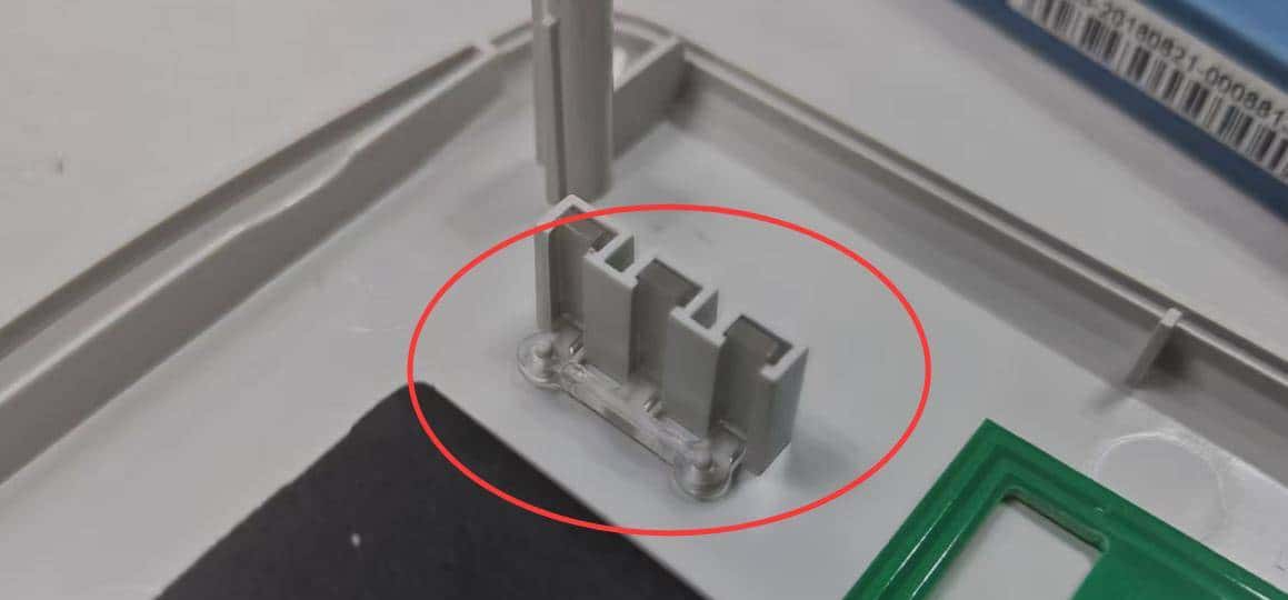 这个天线电路板是强力胶粘贴？太难拆了！拆解“身份证阅读器”