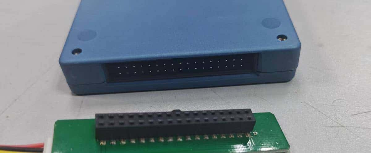 这个天线电路板是强力胶粘贴？太难拆了！拆解“身份证阅读器”