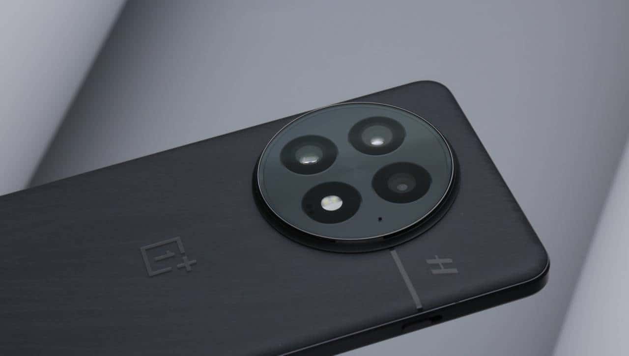 友商承让了，一加13评测：4499元起的骁龙8至尊版+2K屏+潜望长焦