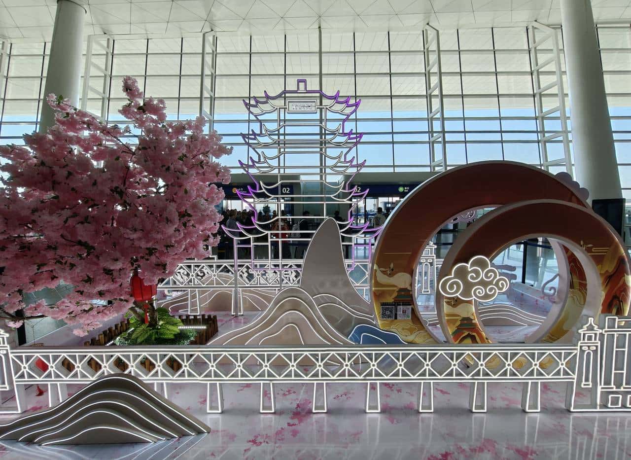 友商承让了，一加13评测：4499元起的骁龙8至尊版+2K屏+潜望长焦