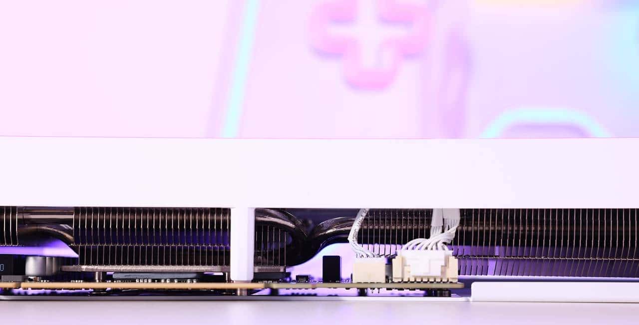 2K游戏神器 七彩虹iGame GeForce RTX 5070 Ultra W OC 12GB评测