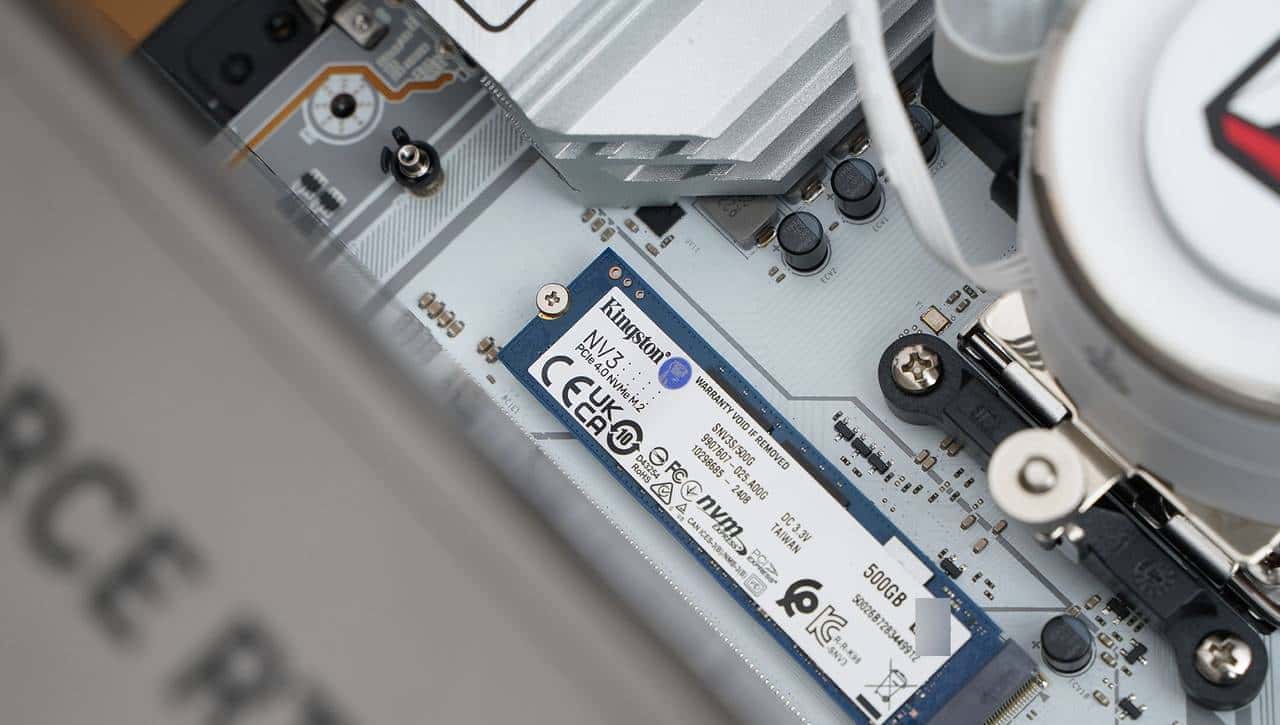 2K游戏神器 七彩虹iGame GeForce RTX 5070 Ultra W OC 12GB评测